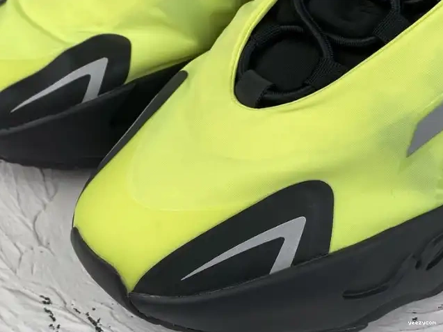 700 MNVN Yeezy FY3727 Boost Adidas Phosphor 0616